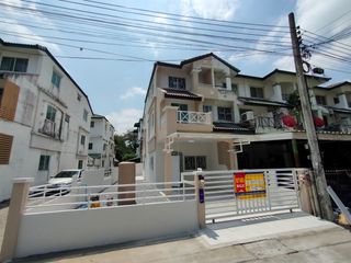 For sale 4 bedrooms townhouse in Bang Khen, Bangkok