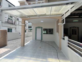 For sale 4 bedrooms townhouse in Bang Khen, Bangkok