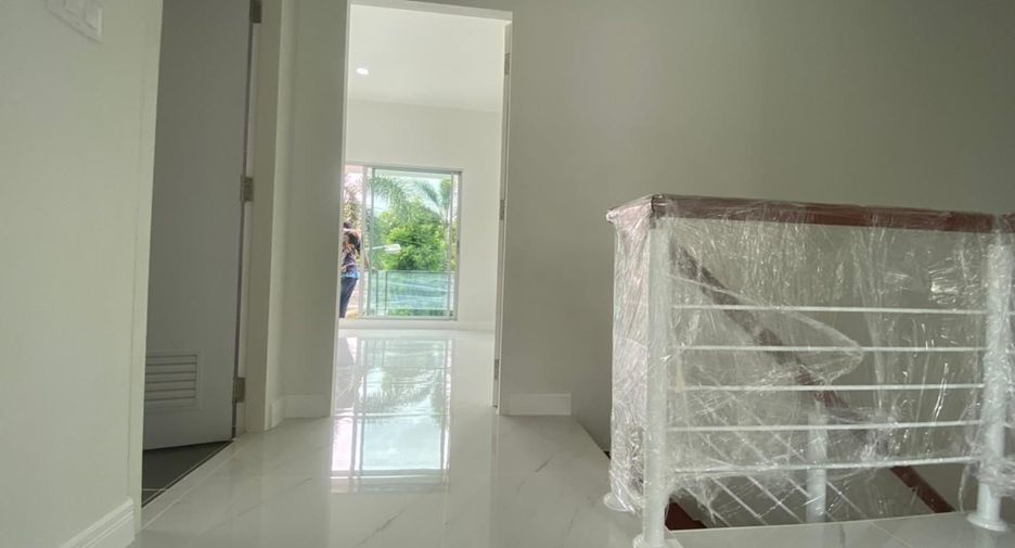 For sale 3 bedrooms townhouse in Nong Khaem, Bangkok