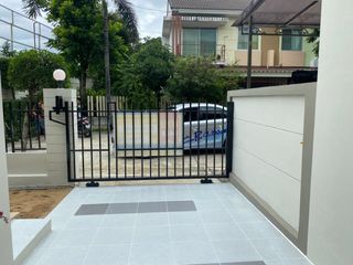 For sale 3 bedrooms townhouse in Nong Khaem, Bangkok