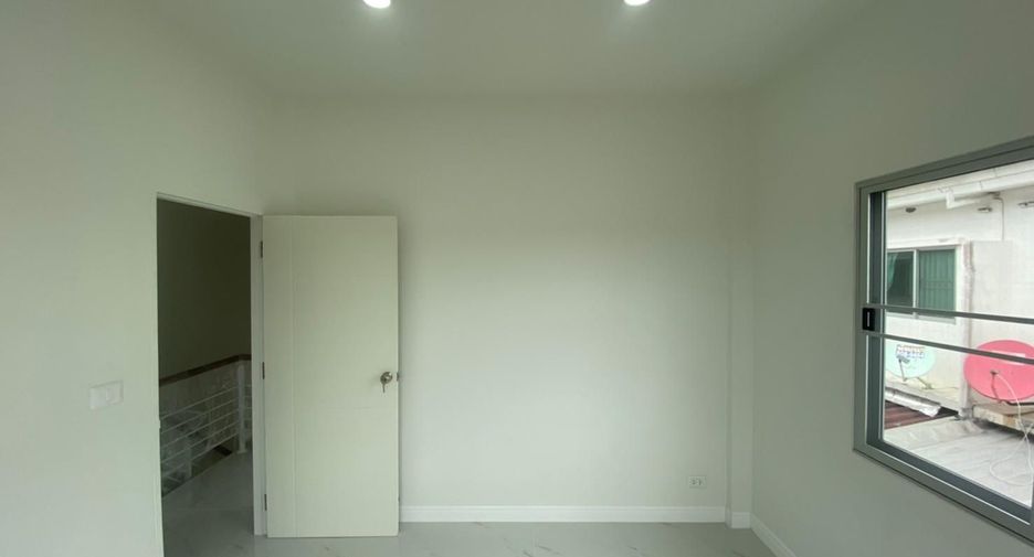 For sale 3 bedrooms townhouse in Nong Khaem, Bangkok