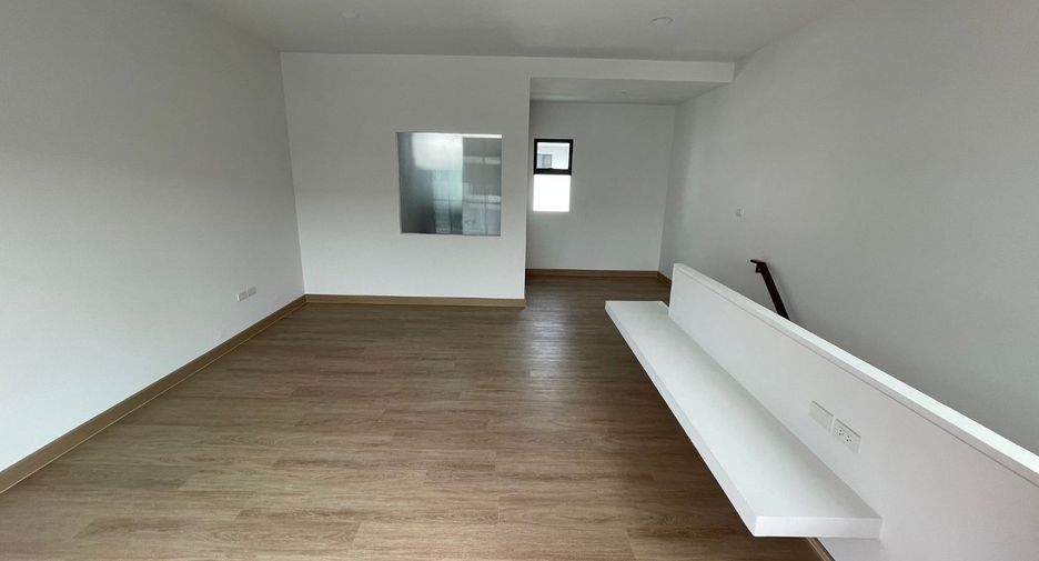For sale 3 bedrooms townhouse in Bang Khen, Bangkok