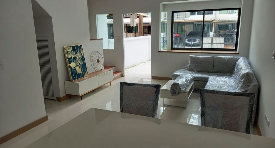 For sale 3 bedrooms townhouse in Bang Khen, Bangkok