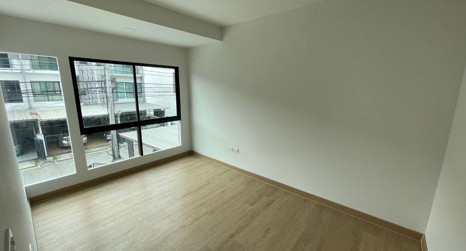 For sale 3 bedrooms townhouse in Bang Khen, Bangkok