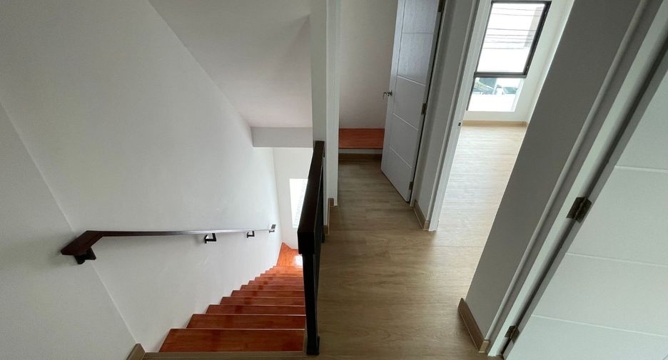 For sale 3 bedrooms townhouse in Bang Khen, Bangkok