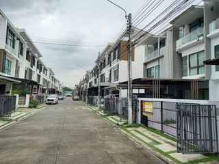 For sale 3 bedrooms townhouse in Bang Khen, Bangkok