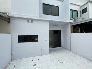 For sale 3 bedrooms townhouse in Bang Khen, Bangkok