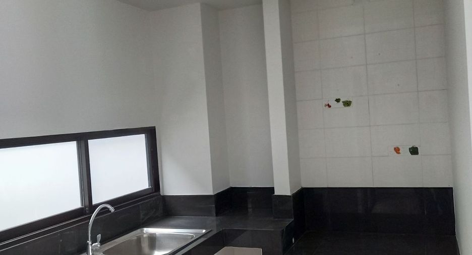 For sale 3 bedrooms townhouse in Bang Khen, Bangkok