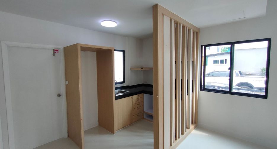 For sale 3 bedrooms townhouse in Prawet, Bangkok