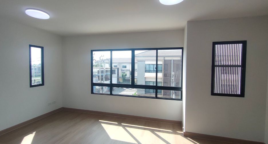 For sale 3 bedrooms townhouse in Prawet, Bangkok