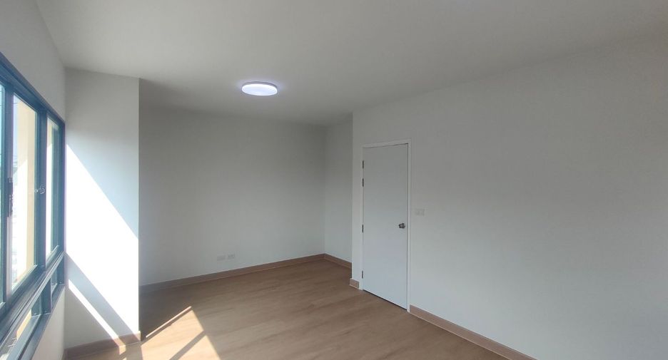 For sale 3 bedrooms townhouse in Prawet, Bangkok
