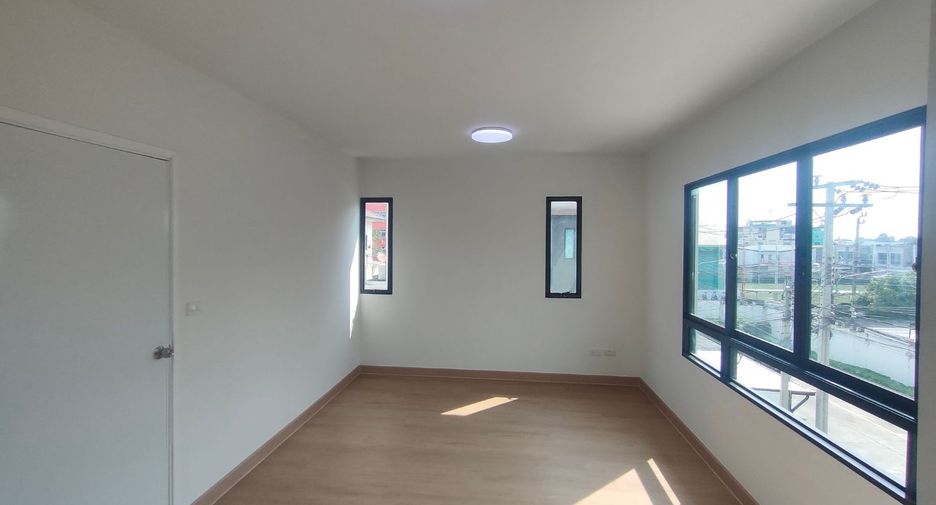 For sale 3 bedrooms townhouse in Prawet, Bangkok
