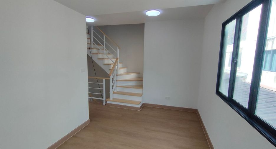 For sale 3 bedrooms townhouse in Prawet, Bangkok
