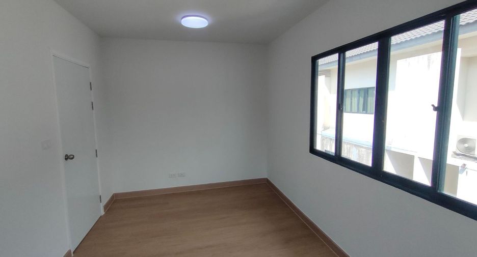 For sale 3 bedrooms townhouse in Prawet, Bangkok
