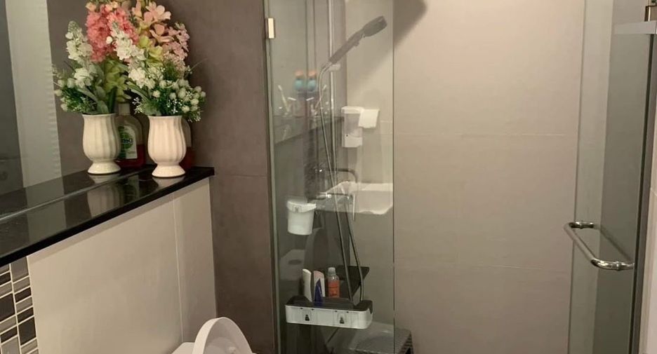 For rent 2 bedrooms condo in Khlong San, Bangkok