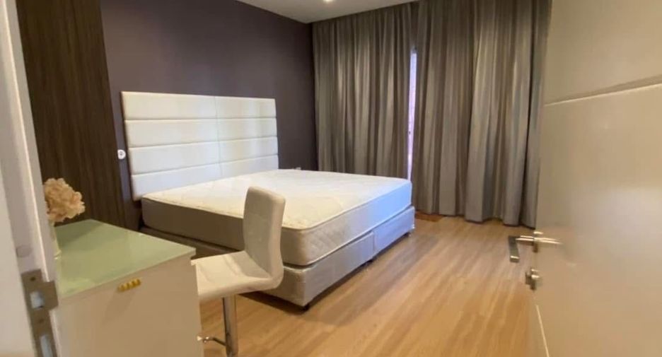 For rent 2 bedrooms condo in Khlong San, Bangkok
