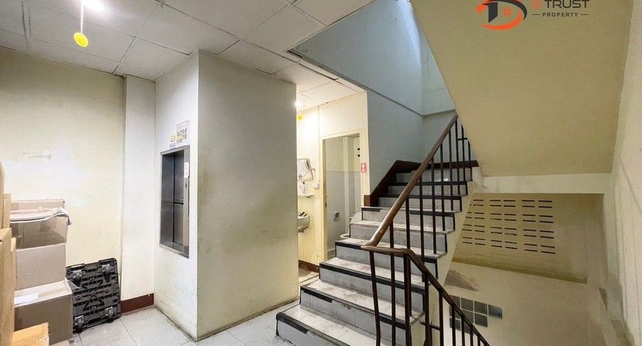 Продажа офис в Пхра Кханонг, Бангкок
