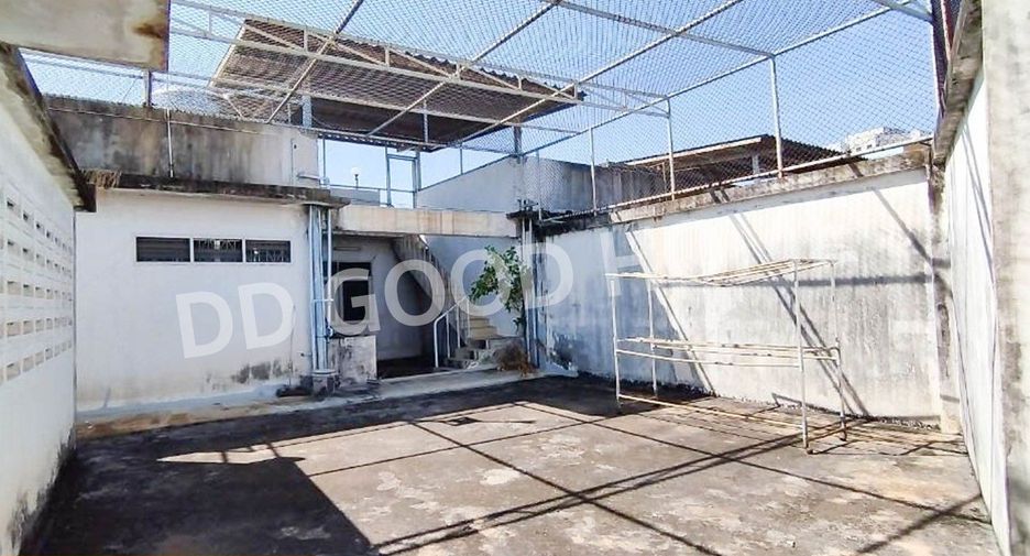 For rent 2 bedrooms retail Space in Prawet, Bangkok
