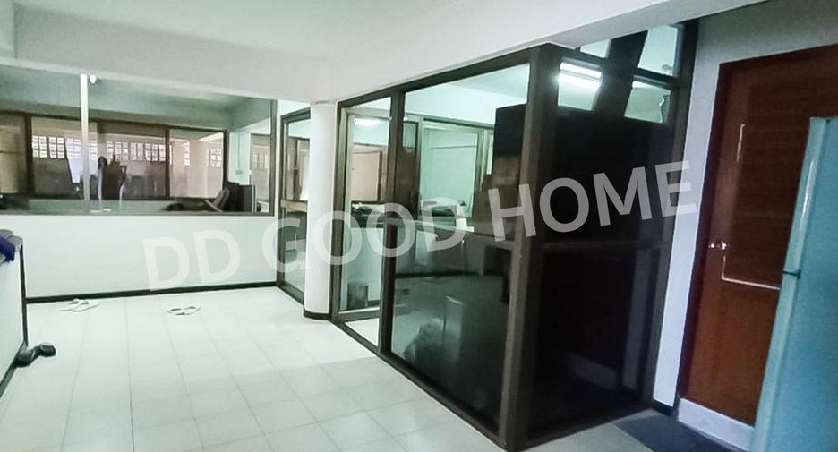 For rent 2 bedrooms retail Space in Prawet, Bangkok