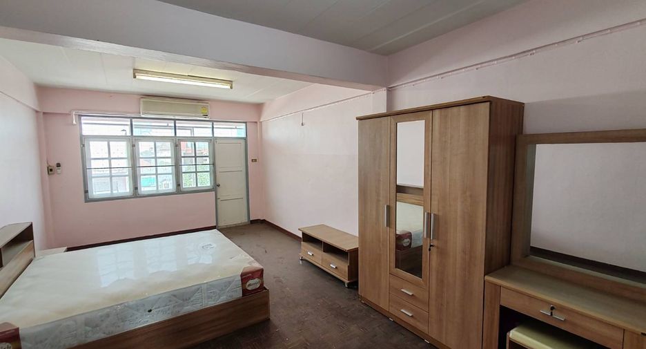 For sale 6 bedrooms retail Space in Thon Buri, Bangkok