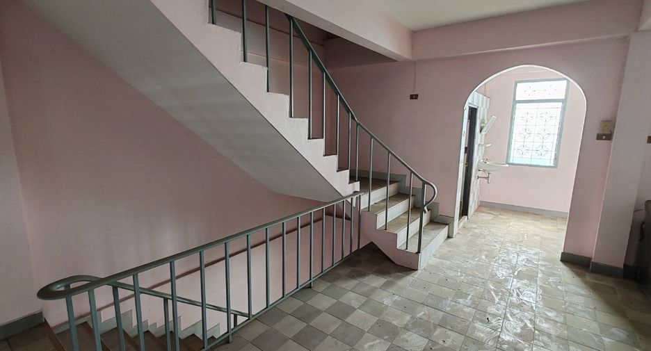 For sale 6 bedrooms retail Space in Thon Buri, Bangkok