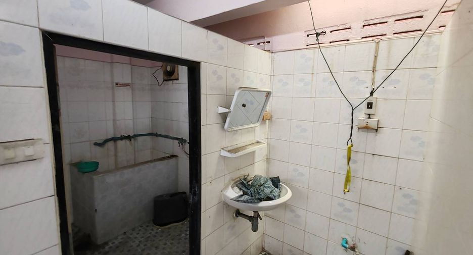 For sale 6 bedrooms retail Space in Thon Buri, Bangkok