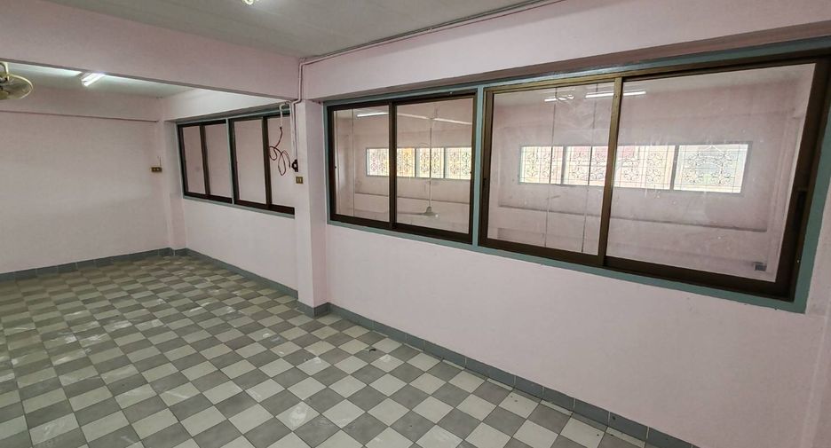 For sale 6 bedrooms retail Space in Thon Buri, Bangkok