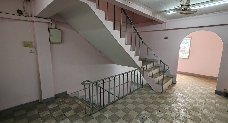 For sale 6 bedrooms retail Space in Thon Buri, Bangkok