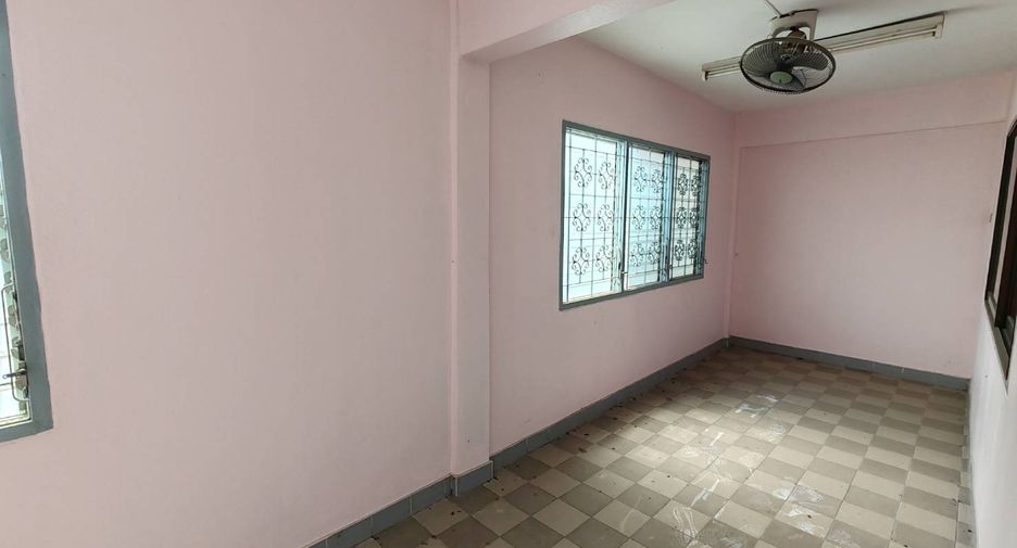 For sale 6 bedrooms retail Space in Thon Buri, Bangkok