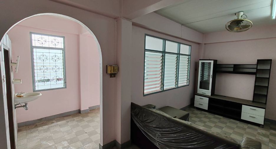 For sale 6 bedrooms retail Space in Thon Buri, Bangkok
