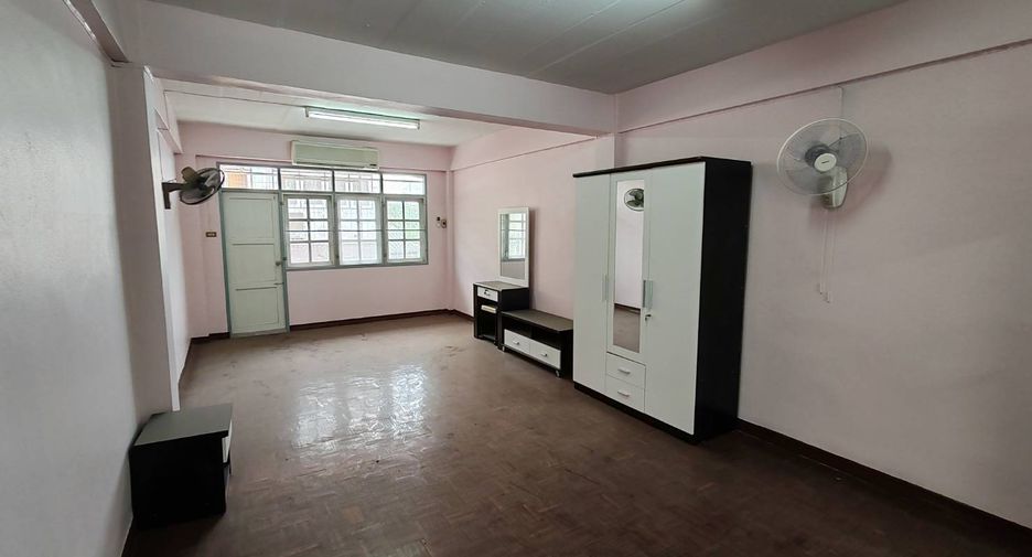 For sale 6 bedrooms retail Space in Thon Buri, Bangkok