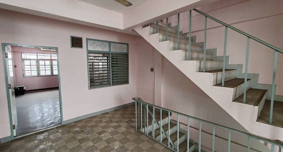 For sale 6 bedrooms retail Space in Thon Buri, Bangkok