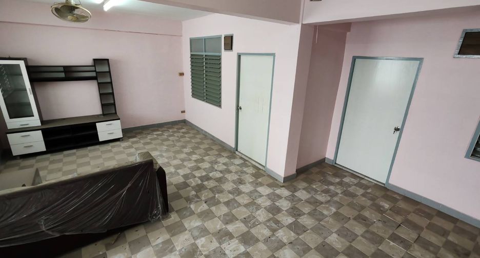For sale 6 bedrooms retail Space in Thon Buri, Bangkok