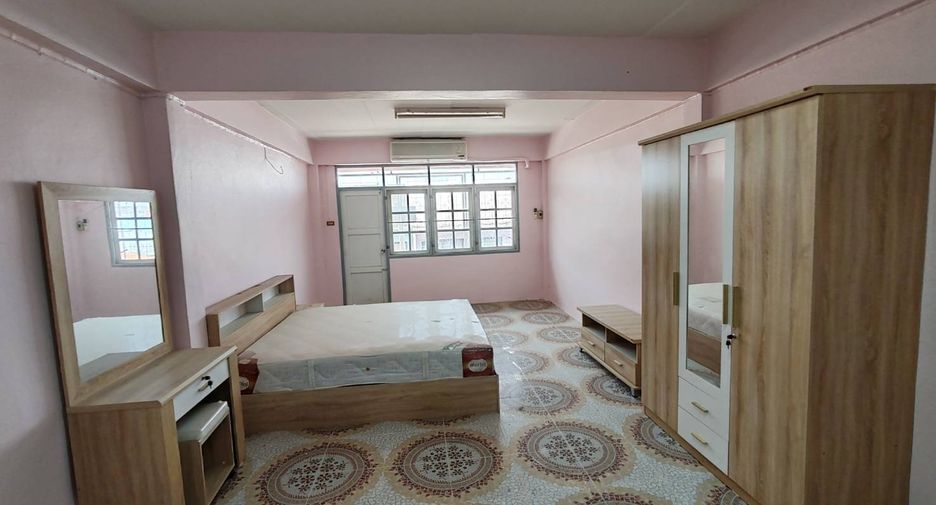 For sale 6 bedrooms retail Space in Thon Buri, Bangkok