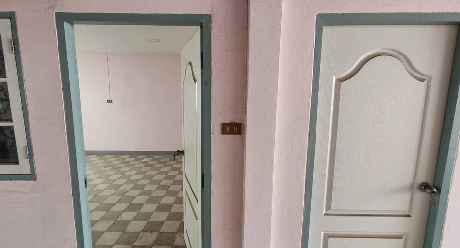 For sale 6 bedrooms retail Space in Thon Buri, Bangkok