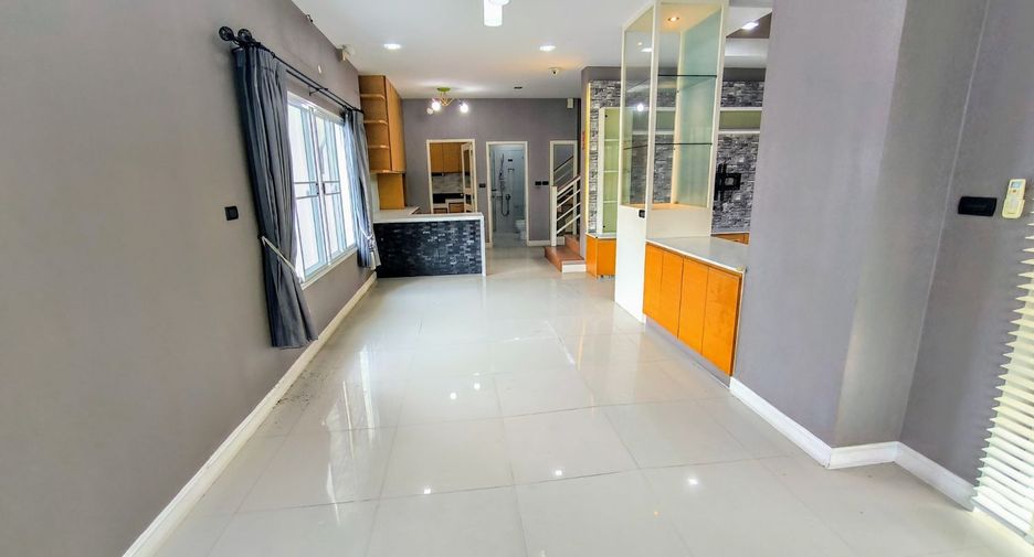 For sale 3 bedrooms house in Mueang Samut Prakan, Samut Prakan