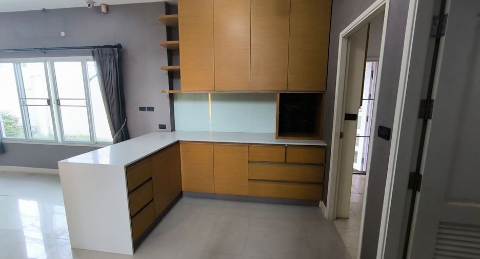 For sale 3 bedrooms house in Mueang Samut Prakan, Samut Prakan