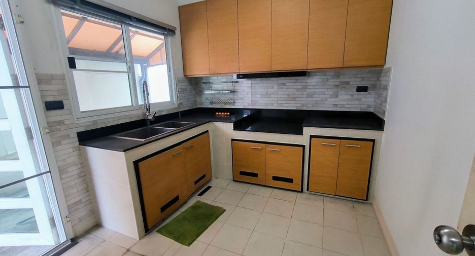 For sale 3 bedrooms house in Mueang Samut Prakan, Samut Prakan