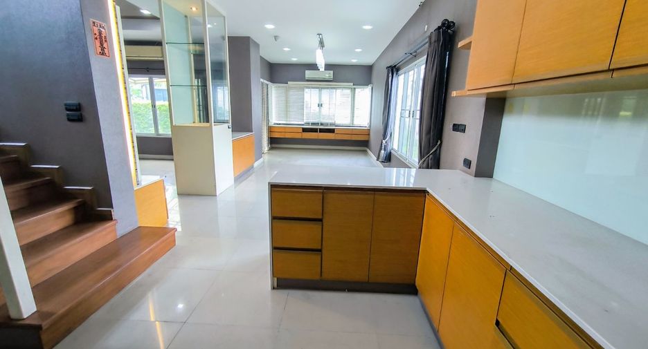 For sale 3 bedrooms house in Mueang Samut Prakan, Samut Prakan