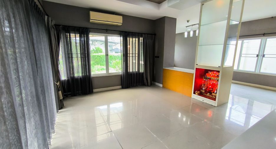 For sale 3 bedrooms house in Mueang Samut Prakan, Samut Prakan