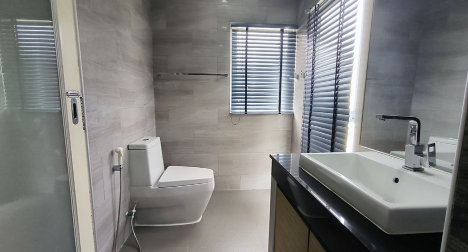 For sale 3 bedrooms house in Mueang Samut Prakan, Samut Prakan