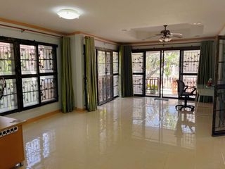 Haus zur Miete mit 3 Zimmer in Si Racha, Chonburi