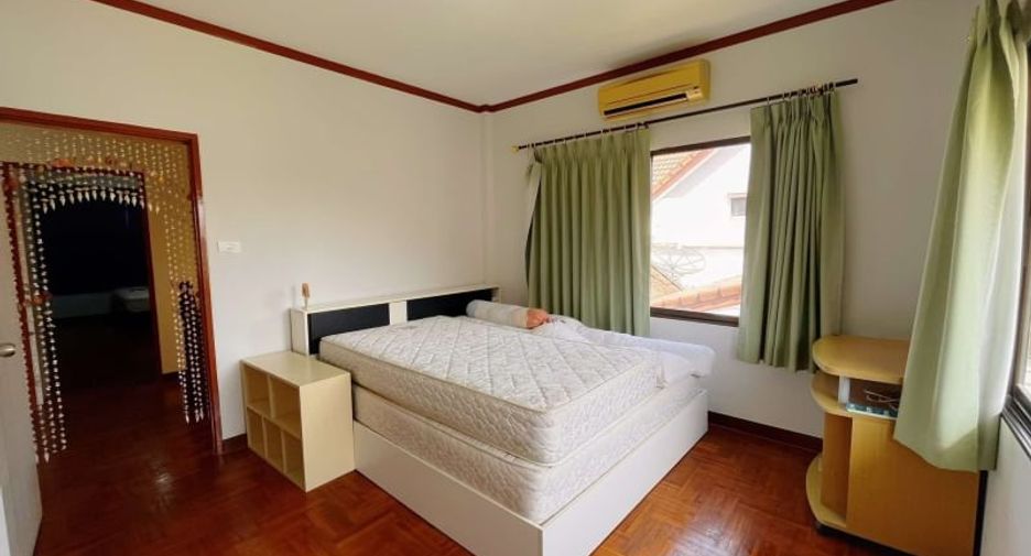 Haus zur Miete mit 3 Zimmer in Si Racha, Chonburi