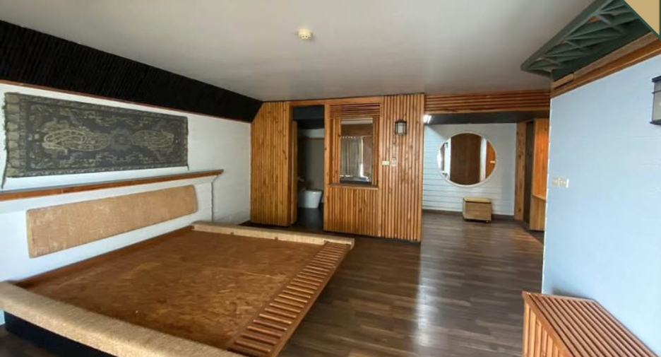 For sale 3 bedrooms condo in Phra Khanong, Bangkok
