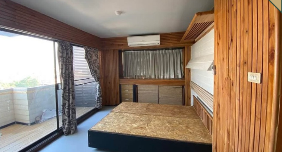 For sale 3 bedrooms condo in Phra Khanong, Bangkok