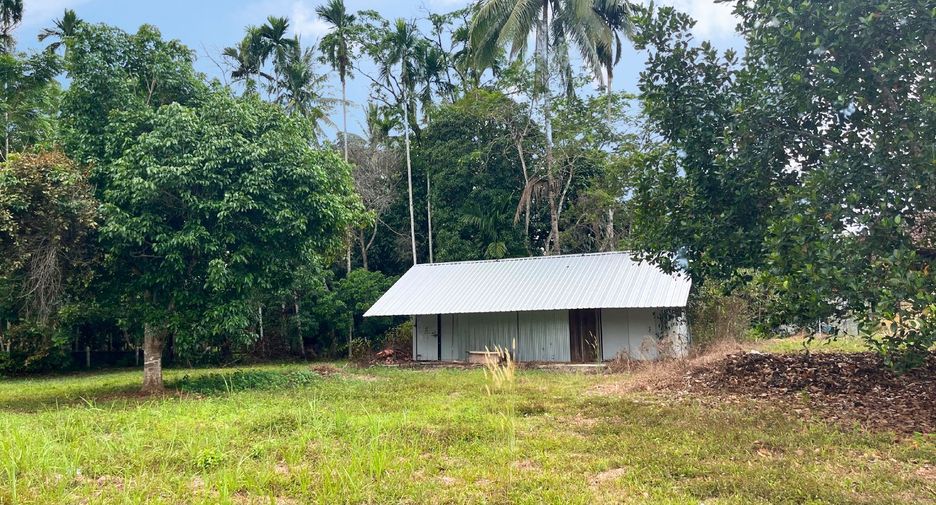 Terreno en venta en Thai Mueang, Phang Nga