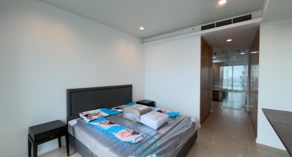 For rent 2 bedrooms condo in Sathon, Bangkok