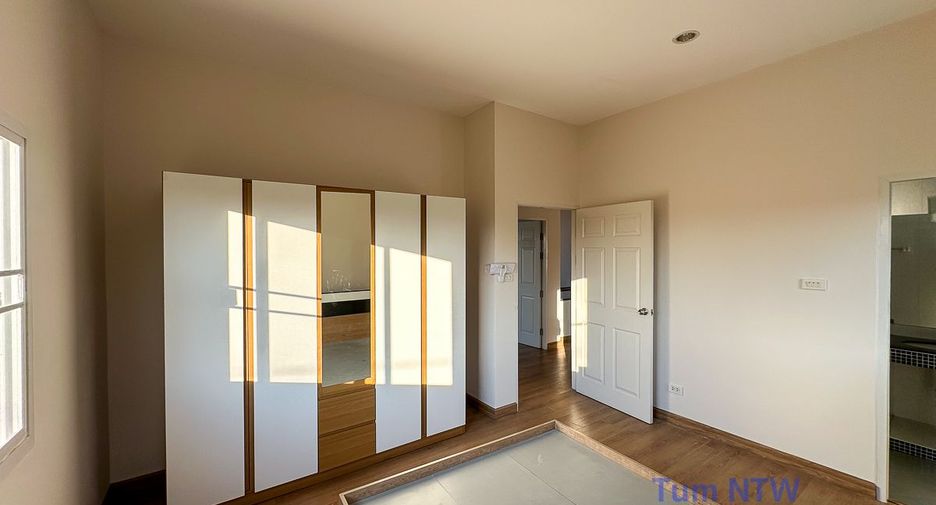 For rent and for sale 4 bedrooms house in San Kamphaeng, Chiang Mai
