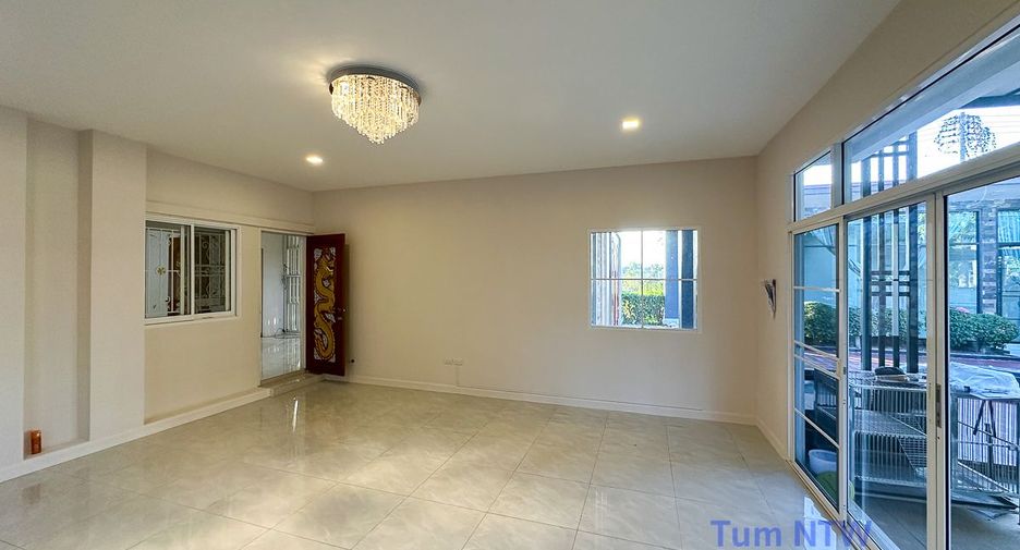 For rent and for sale 4 bedrooms house in San Kamphaeng, Chiang Mai