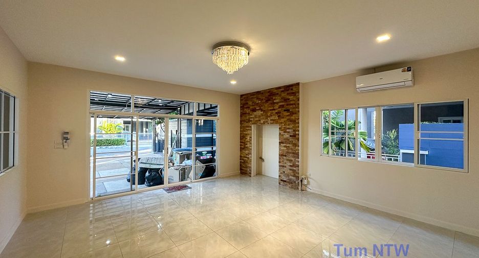 For rent and for sale 4 bedrooms house in San Kamphaeng, Chiang Mai